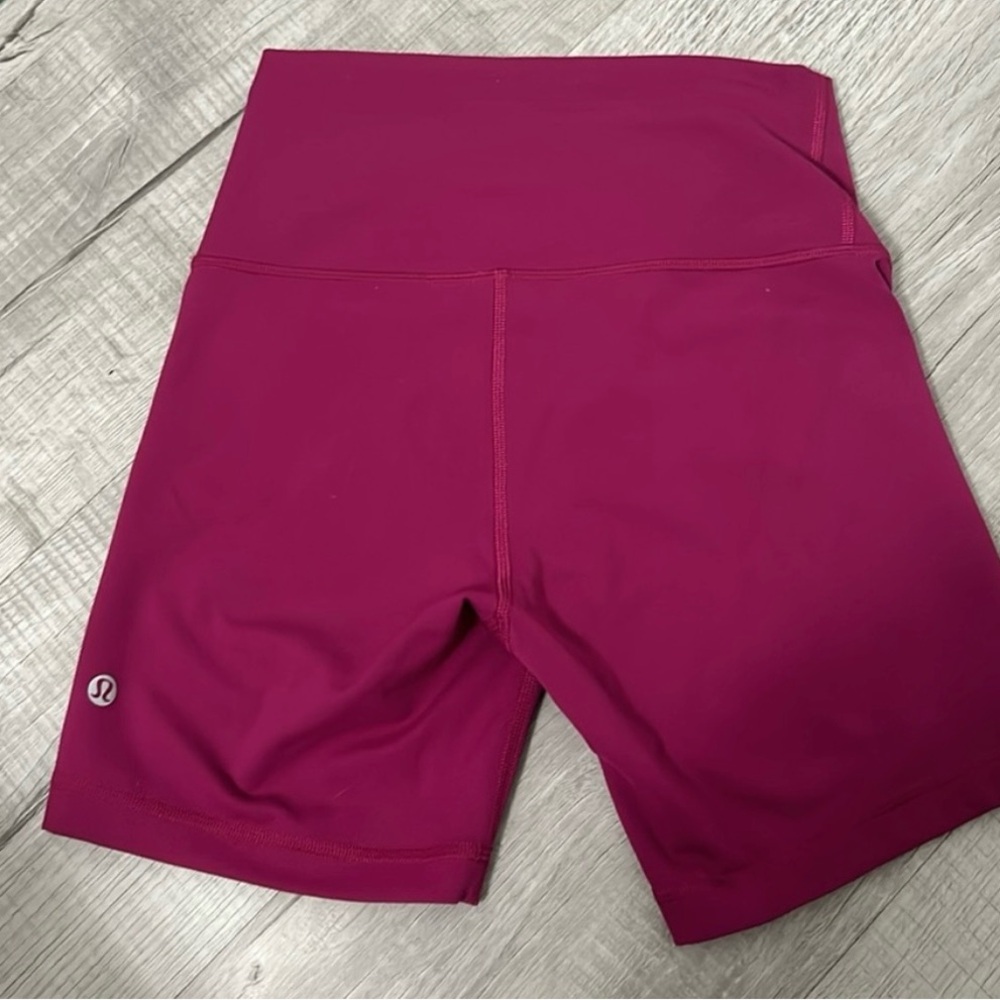 Lululemon pink/fushia spandex shorts. Size 6 in great condition